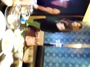 几个台湾妹子第一次体验KTV里的鸭子有点害羞放不开 猛男各种小游戏挑逗妹子