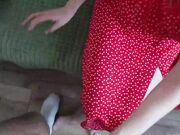 一个愚蠢的年轻继母分享她的阴部与她的继子 而她的父亲不在家