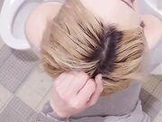 露脸性爱私拍_吃完晚餐还想吃鸡巴就到厕所解决了应该没让朋友等太久