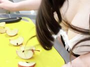 白领秘书的厨房肛门性爱