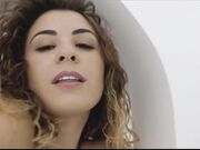 穿着色情内衣的骚逼想要被大鸡巴内射