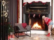 情趣内衣的骚逼送给我一份大礼 湿润的骚逼鲍鱼早已经迫不及待