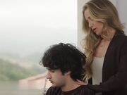 淫荡健美熟女帮年轻人释放多余的精子手法娴熟口技精湛