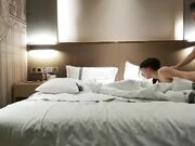 约了个格子外套粉帽萌妹子 摸逼特写口交床边大力抽插猛操