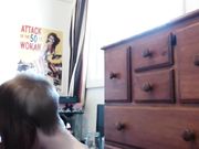 眼睛学生妹含住了大屌