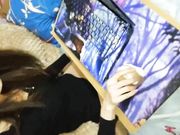 勾引正在玩电脑的漂亮小嫂子