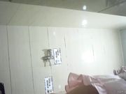 牛人潜入公共女厕偷拍