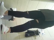 坐盗市最新流出商场全景女厕偷拍其中两个黑丝妹子很有撸点