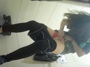 坐盗市最新流出商场全景女厕偷拍其中两个黑丝妹子很有撸点