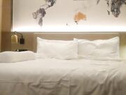 约操妖艳性感外围女啪啪 应该偷吃性药了 操了40多分钟把美女干的全身发软还没射