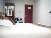 肉感大奶少妇兼职 洗完澡后上床啪啪 口交大鸡巴让大哥吃奶子 压在身下抽插