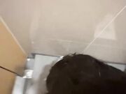 网吧里跳蛋调教姐姐直接在厕所打炮，水汪汪骚穴玩喷尿又湿又滑后入内射