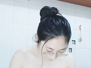 骚气眼镜大奶少妇和纹身小哥双人啪啪 口交骑乘换上黑色网袜