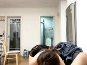 大奶下贱的母狗爱喝尿 爱深喉 啪啪之后电击BB哇哇叫