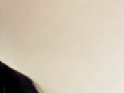 趁她喝醉偷偷插入嫩穴太过用力结果把她操醒了 反抗不成酒精上头最终彻底沦陷边骑边揉胸求内射！