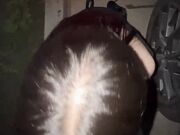 极品性感姐姐微露脸穿上油光黑丝趴在大马路上露出求操，姐姐还说如果被路人看到就拉他一起过来操