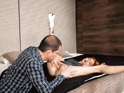 我男朋友的继子在他休息时操我并抓住了我们一起用鸡巴填满骚逼