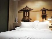 今晚再约两个妹子玩双飞 左拥右抱一起舔弄近距离特写口交