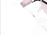 我把妹妹的嘴巴当成小穴一样爆操深喉，随后带去楼道玩刺激插入