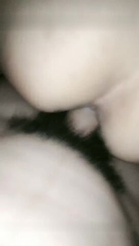 良家小媳妇 为赚奶粉钱下海直播 女主经验不是很足 深喉两下就喊要吐