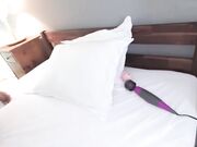 25岁酒店女公关刚下班就被搭讪 坚挺的阴茎在她的雪嫩巨乳之间也按耐不住快速的刺激而爆烈射精