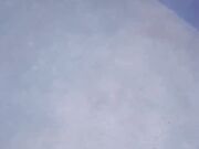 妹妹和妈妈吵架离家出走 半夜找到气得我直接把她按在户外滑滑梯上狂操嫩穴