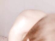 乖巧小可爱被大哥玩逼给狼友看 特写展示抠逼玩奶口交大鸡巴