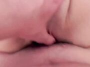 反差小母狗 说累了不想啪 被大肉棒插进去时却开始主动抽送嫩逼 骚话不断