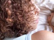 丰满熟女对年轻小伙子的大鸡巴太满意了 让他随意操她