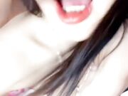 身材很棒的极品人妻跟小哥激情啪啪 激情上位让小哥吃奶子 屁股白皙很是诱人