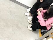 学生妹母狗穿黑色开档丝袜在楼梯口被主人疯狂玩弄小骚逼按头深喉