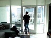 支开闺蜜 蓝发少妇霸占了她的丈夫