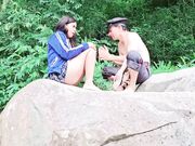 镇上老变态警察在河里操女学生露天户外内射小粉穴