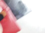 太嗨了2男和高颜值极品美女在豪华包厢锁着门被轮流爆插嘴里唱着歌后面还在干