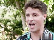 大奶骚货性瘾突发随便找一个年轻小哥让他帮忙用大鸡巴治疗