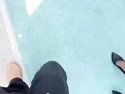 在朋友家停车场和楼梯间调教小姨子扣逼高潮喷水爆操后入内射