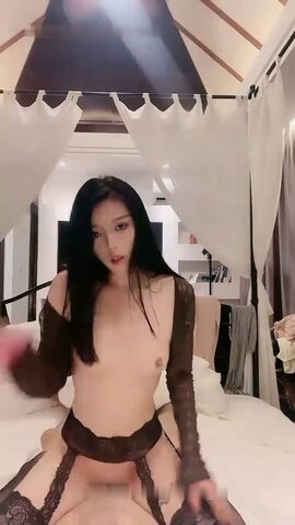 极品尤物车模下海 在床上超级骚 性感吊带丝袜美腿 特殊视角爆操骚穴