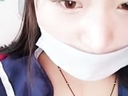 漂亮萌妹子制服漏奶漏逼尿尿