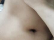 趁大哥不在约嫂子来我家玩 爱抚挑逗肉棒被嫂子弄硬了