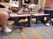 极致淫乱温泉酒店4P乱交 脱衣游戏褪去一件不剩 并排侍奉像比赛操穴一样后入输出