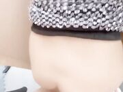 雨天花池边跟小姨子乱伦 雨伞纸板挡住露天操逼