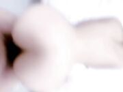 发现妹妹裸睡你敢走我就跟爸爸说