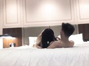 低胸衣小姐姐约酒店坐在腿上揉捏