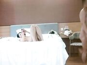 大神酒店约炮干得太久外围累了 打桩机实力强悍 边玩手机边被后入