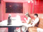 全网商K偷拍独家 2000包间干漂亮小姐姐 前凸后翘 拿着麦克风叫床