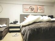 2对夫妻酒店玩换妻游戏