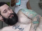 疯狂的三人性爱以内射满骚穴结束