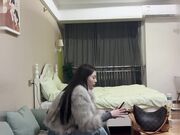 一个极品清纯妹子经验少但是非常配合做得时候小表情非常丰富娇喘声也非常好听身材纤细皮肤雪白的