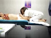 会所偷拍城中村养生馆老板娘勾引来店里的按摩客人被偷拍