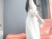 长腿少妇 避孕套干破了不告诉她偷偷内射 老王